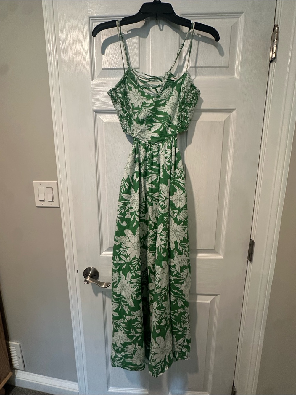 Green Floral Spaghetti-Strap Dress with open back
